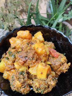 બટાકા મુઠીયા નુ શાક (Bataka Muthia Shak Recipe In Gujarati) રેસીપી મુખ્ય ફોટો