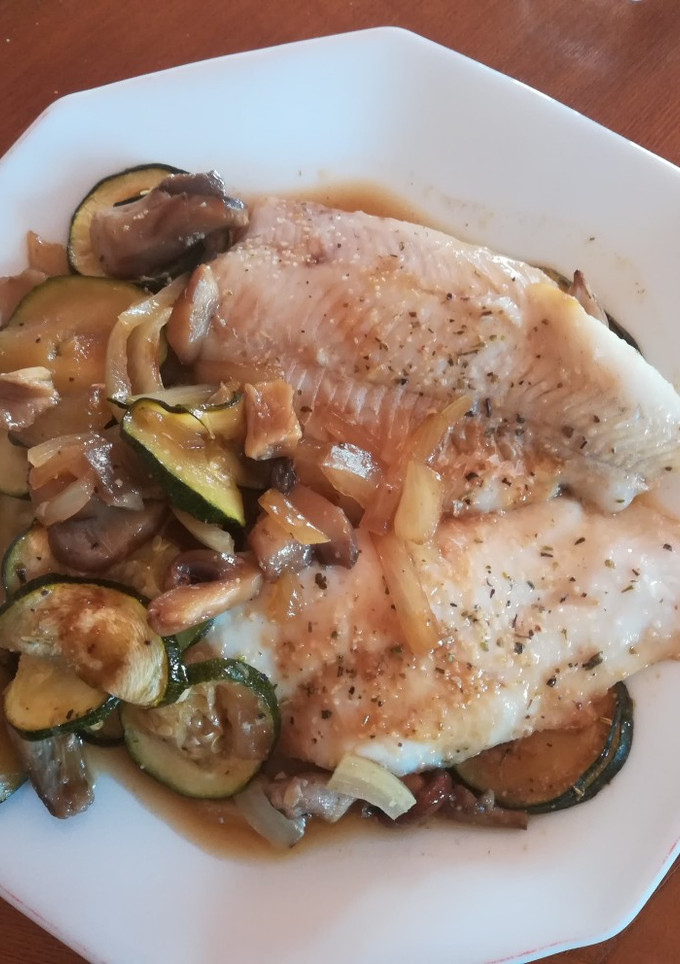 Una foto de Merluza con calabacín al horno
