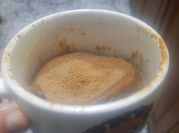 Una foto de torta nesquik en taza