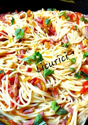 O poză a rețetei Spaghette cu șuncă și legume.