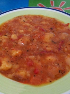 Una foto de Sopa de tomate con pimientos