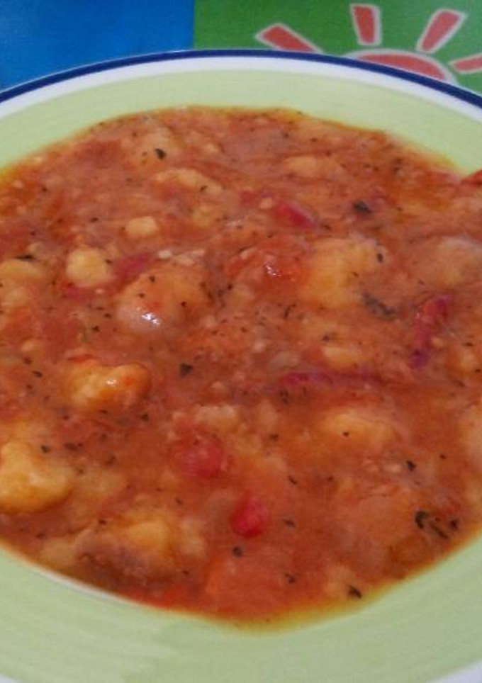 Una foto de Sopa de tomate con pimientos