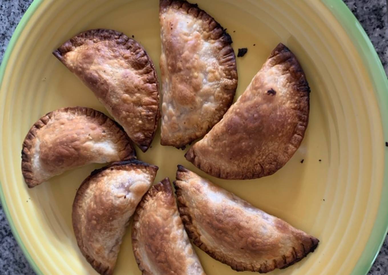 Empanadillas de bonito del norte y escalivada