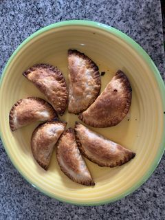 Una foto de Empanadillas de bonito del norte y escalivada