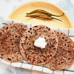 A picture of Palak paneer paratha.