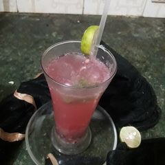A picture of Pomegranate mojito.