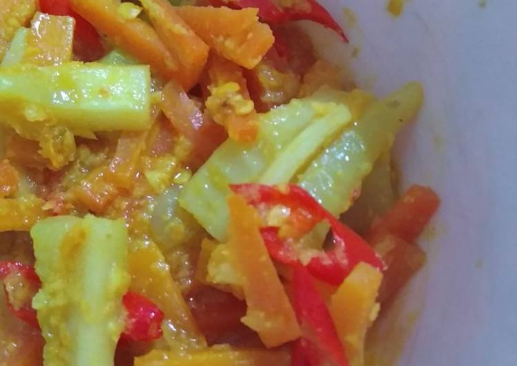 Acar Timun Bumbu Kuning