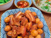 A picture of thịt heo kho