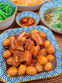 Hình của món Thịt kho trứng cút.