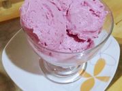 Una foto de crema de moras