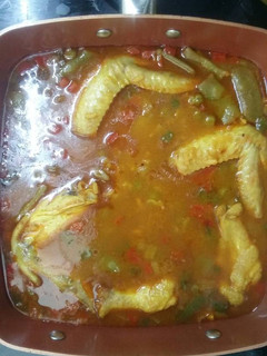 Una foto de Arroz con pollo y patatas