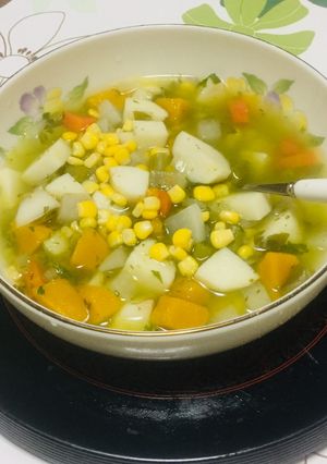 Una foto de Sopa Menestrón con Vegetales 🌽🥕🥕🥬🌿😋👌