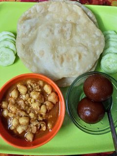 ছোলা বাটুরা (Chola bhatura recipe in Bengali) রেসিপির প্রধান ছবি
