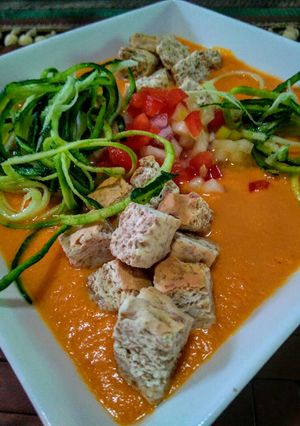 Una foto de GAZPACHO Con Tallarines de Calabacín...!