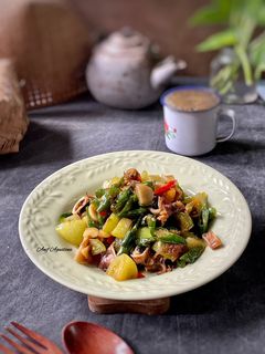 Foto resep Tumis Cumi Asin Cabe Ijo Plus Tomat
