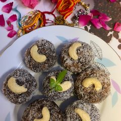 A picture of Brownie Laddoo.