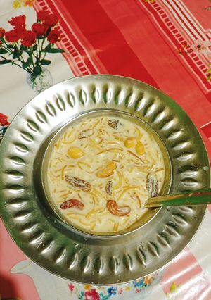 খেজুর গুড় দিয়ে সিমুই পায়েস (khejur gur diye simui payesh recipe in Bengali) রেসিপির প্রধান ছবি