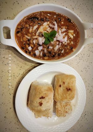 A picture of Diet Misal Pav (No Oil Recipe).