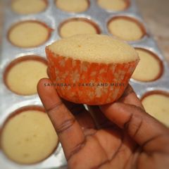 A picture of Vanilla cupcakes.