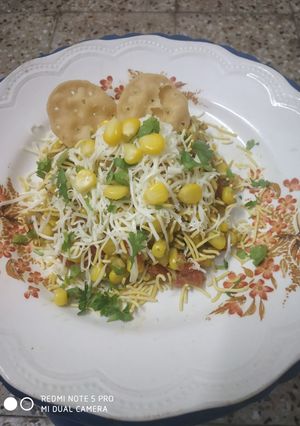 મકાઈ ની ભેળ (Corn Bhel Recipe In Gujarati) રેસીપી મુખ્ય ફોટો