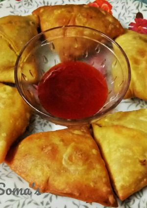 চিকেন সমোসা(Chicken samosa recipe in Bengali) রেসিপির প্রধান ছবি