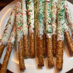 A picture of Christmas chocolate covered pretzel rods.
