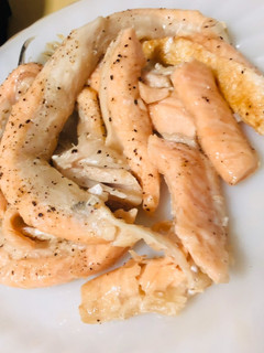 A picture of Lemony Salt & Pepper Salmon Belly in EVOO.