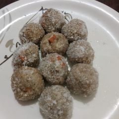 A picture of Balls of Left over roties (ladoos).