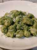 Gnocchi di patate fatti in casa con pesto di rucola e mandorle