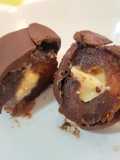 Dátiles con crema de cacahuete y chocolate