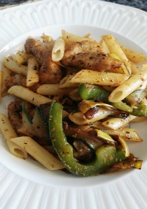 Foto principal de Macarrones con verduras y pollo