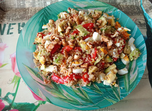 Foto principal de Ensalada de quinoa + 4 ingredientes