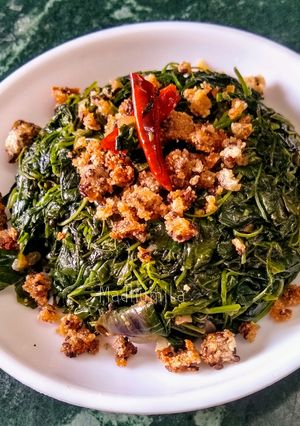 A picture of Chaulai Saag with Bodi.