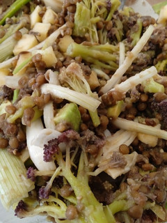 Una foto de Ensalada de lentejas y brócoli