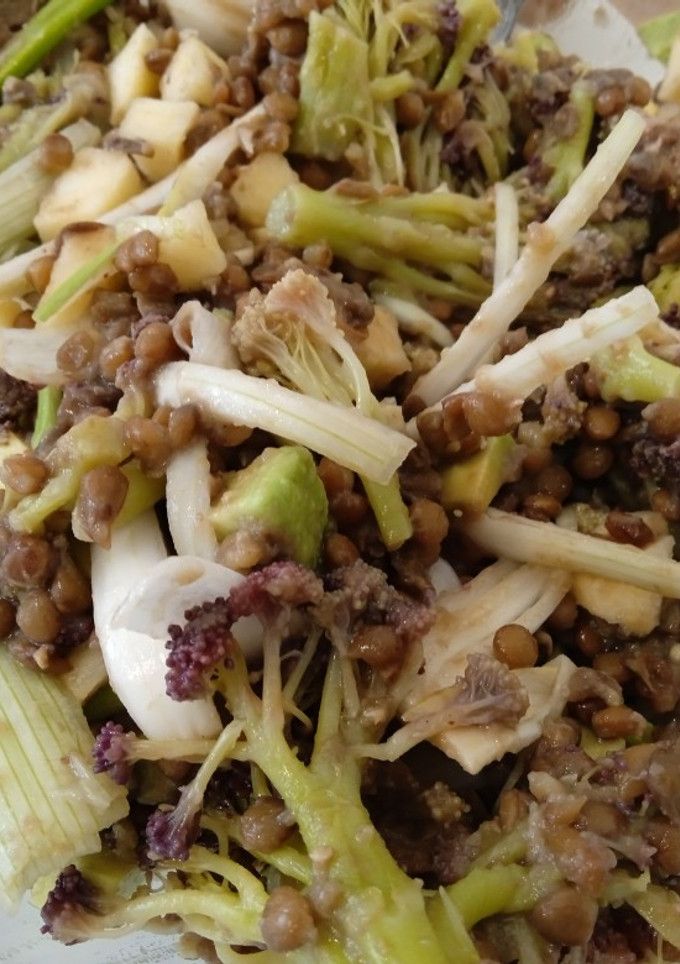 Una foto de Ensalada de lentejas y brócoli