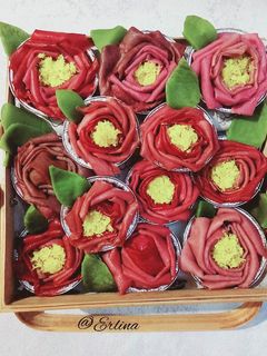 Foto resep Dadar Gulung Mawar (pewarna alami: bit, kunyit, strawbery)