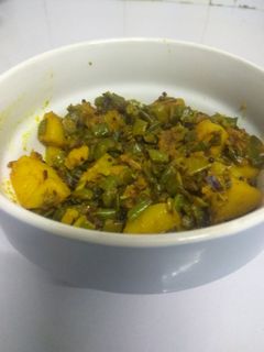 आलू बीन्स (Aloo beans Recipe in Hindi) रेसिपी मुख्य फोटो