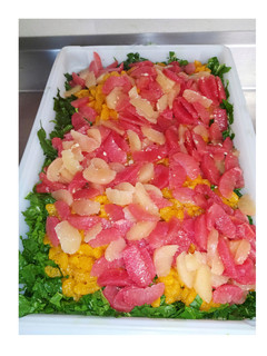 Una foto de Ensalada agridulce de espinaca y acelga