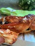 Roti kepang kismis kacang