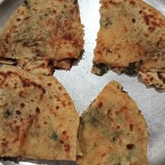 A picture of Aloo bathua Stuffed paratha.