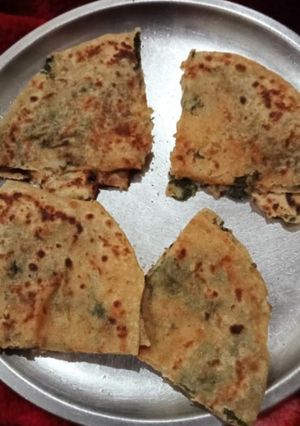 A picture of Aloo bathua Stuffed paratha.