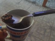 Una foto de brownies fáciles en taza