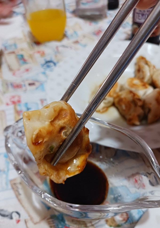 Una foto de Gyozas de carne y verdura
