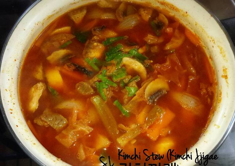 Kimchi Stew (Kimchi Jjigae 김치찌개)