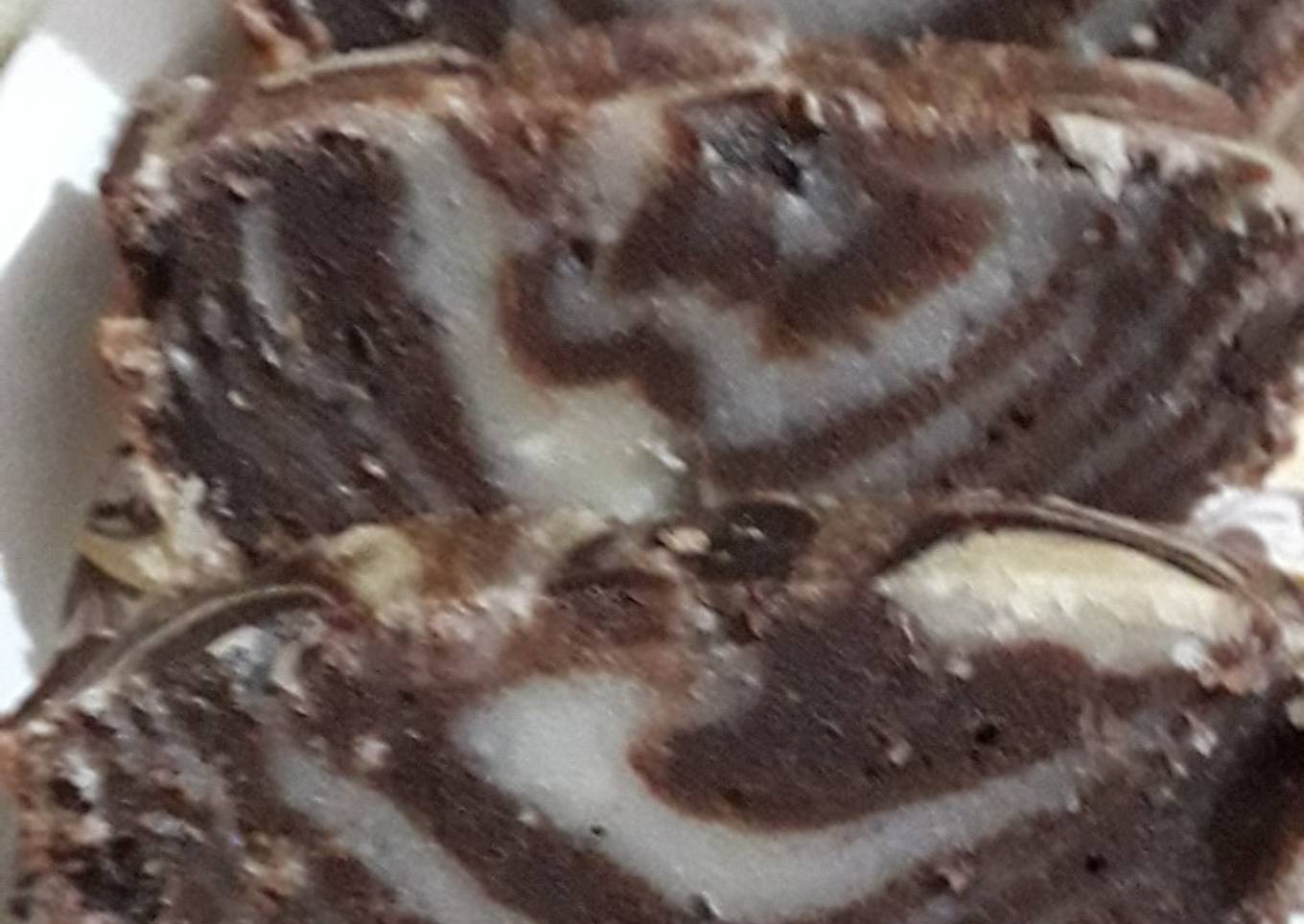 Vanilla and chocolate marble cake