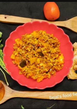 ચોળી અને બટાકા નુ શાક (Chori Bataka Shak Recipe In Gujarati) રેસીપી મુખ્ય ફોટો