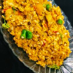 A picture of Masala chicken with daal mash.