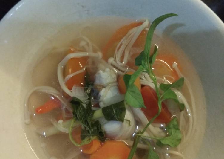 Cara buat Sop ikan gurame fillet mix jamur enoki (no micin) Sederhana dan Mudah Dibuat