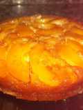 Torta invertida de duraznos en almíbar