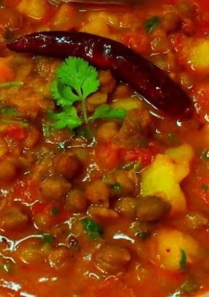 A picture of Aloo chane ki sabji.